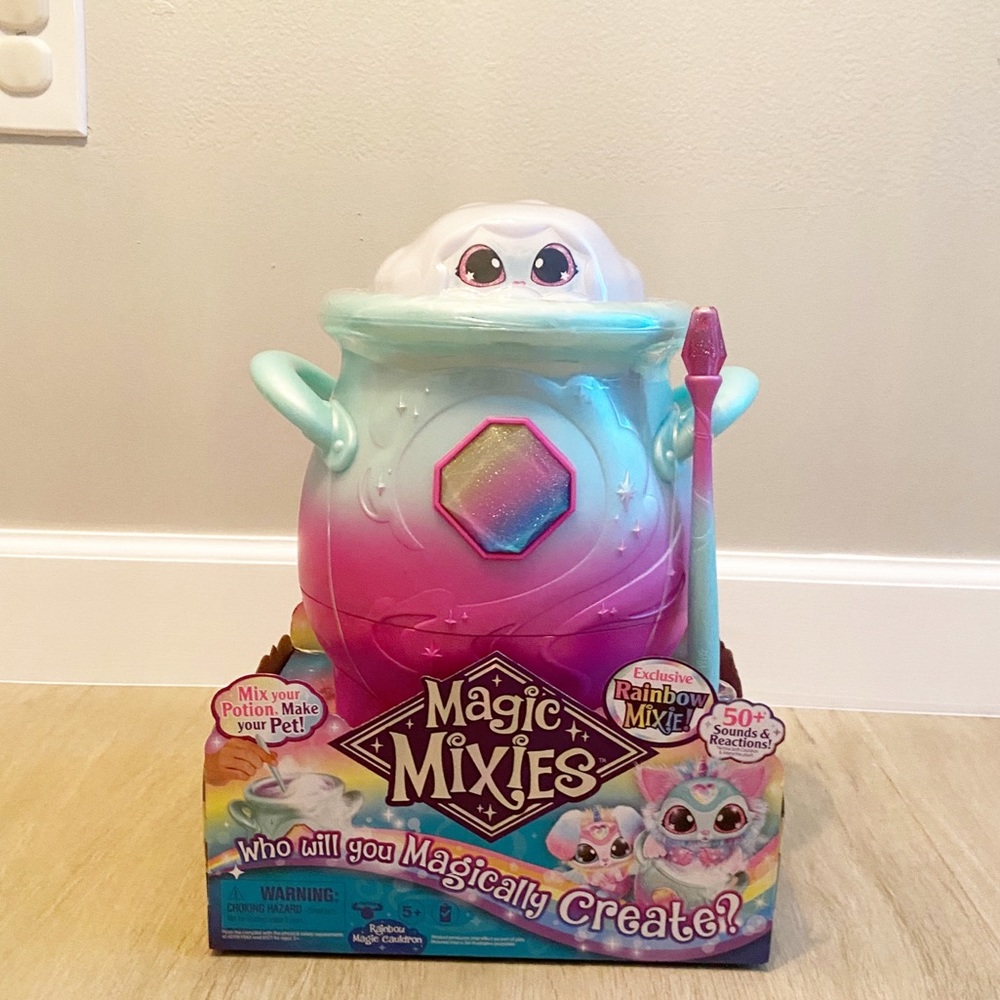 Magic Mixies Magical Mixing Cauldron with exclusive Rainbow Plush